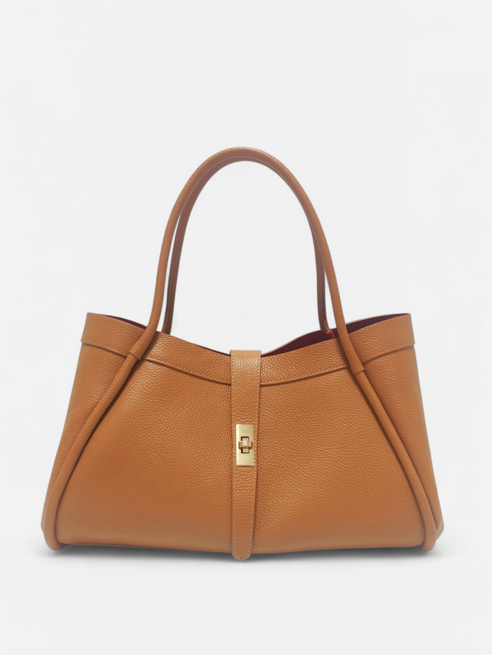 Valeria-Borsa a spalla