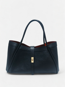 Valeria-Borsa a spalla