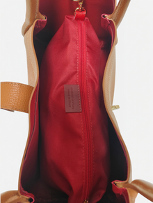 Valeria-Borsa a spalla