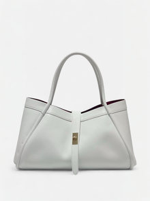 Valeria-Borsa a spalla