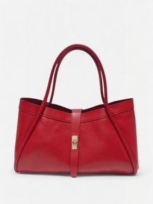 Valeria-Borsa a spalla