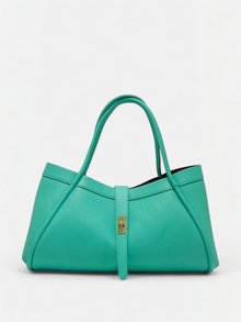 Valeria-Borsa a spalla