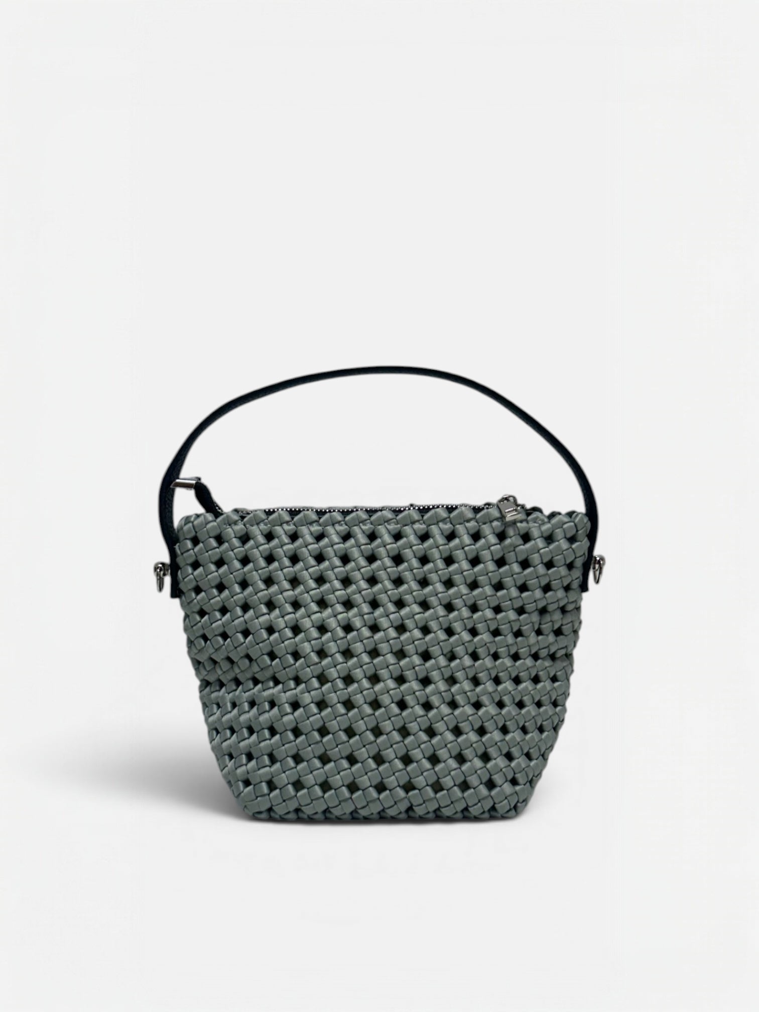 Mini borsa a secchiello Elia in grigio verde intrecciata con manico in vera pelle, vista frontale
