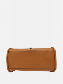 Valeria-Borsa a spalla