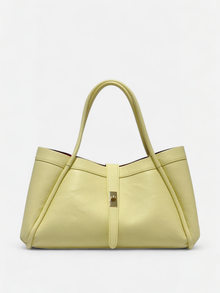 Valeria-Borsa a spalla