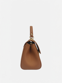 Elena-Borsa a mano