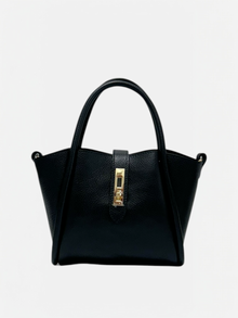 Clara-Borsa a mano