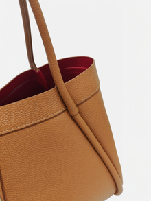 Valeria-Borsa a spalla