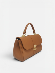 Elena-Borsa a mano