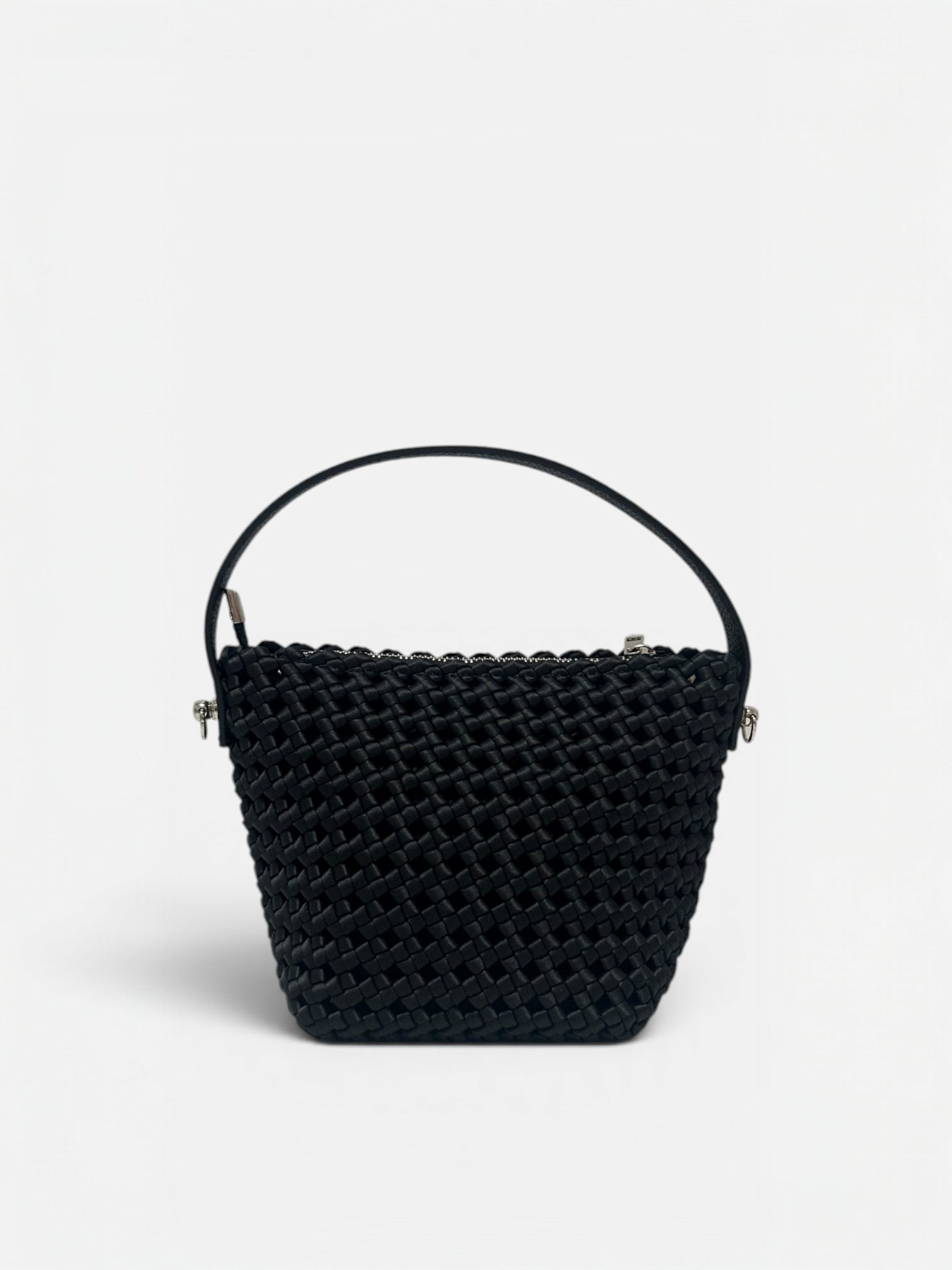 Mini borsa a secchiello Elia nero intrecciata con manico in vera pelle, vista frontale