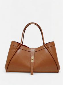 Valeria-Borsa a spalla